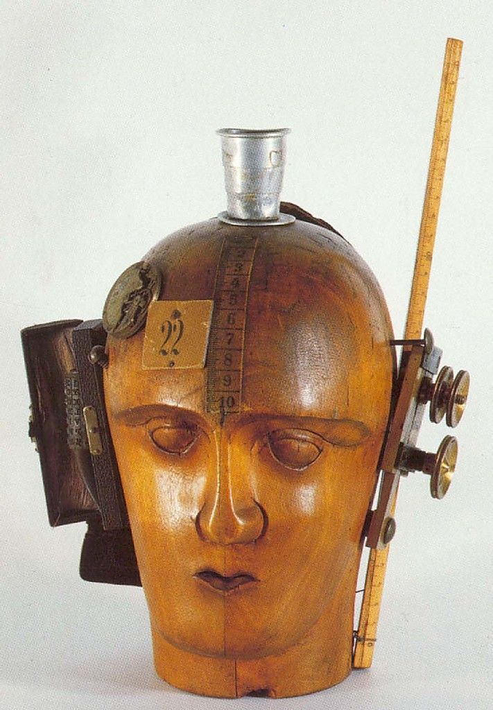 Raoul Hausmann, Lo spirito del nostro tempo (1919; assemblaggio, 32,5 x 21 x 20 cm; Parigi, Centre Pompidou) Raoul Hausmann, Lo spirito del nostro tempo (1919; assemblaggio, 32,5 x 21 x 20 cm; Parigi, Centre Pompidou)