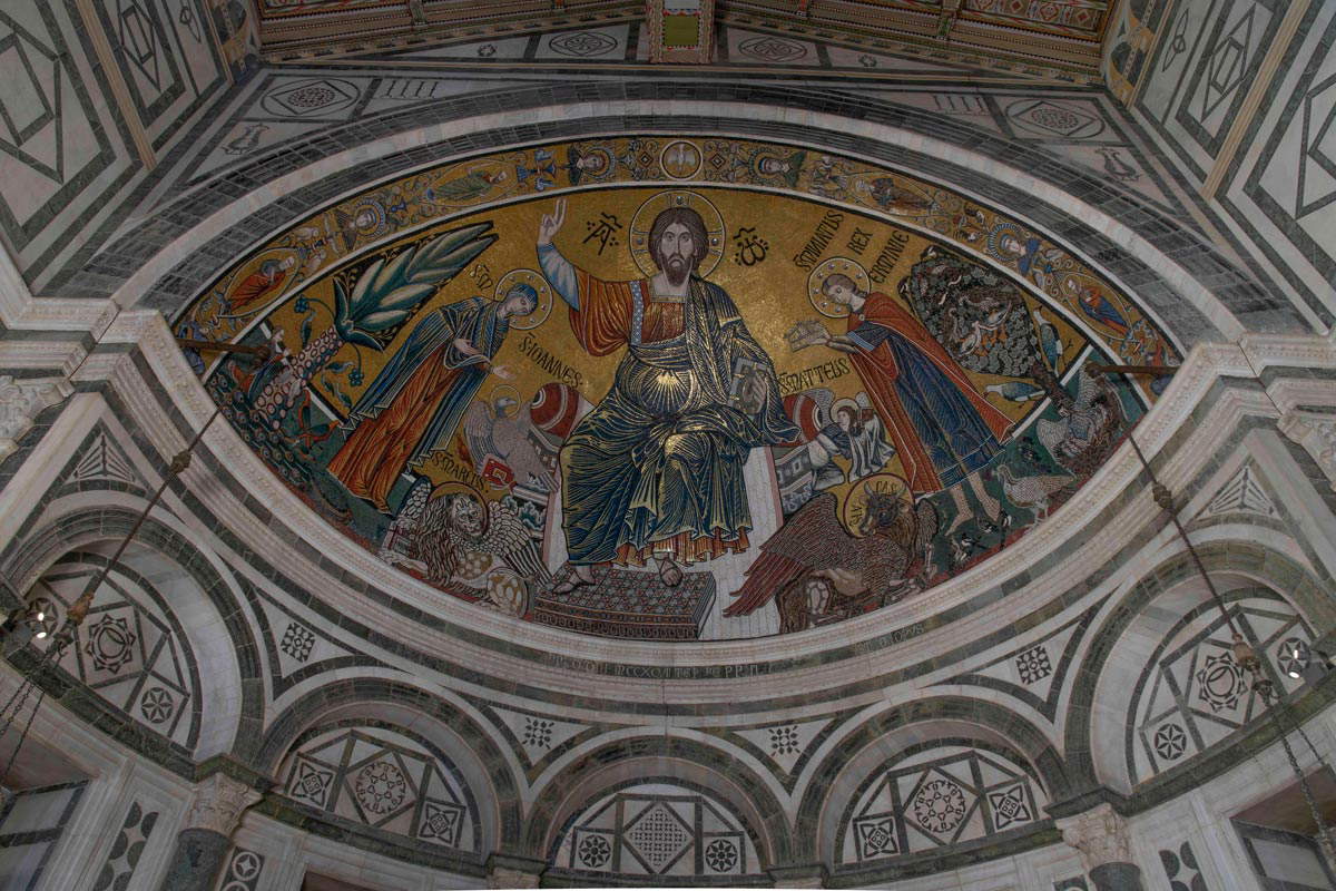 Restaurierungen: das Mosaik des Apsisbeckens Restaurierungen: das Mosaik des Apsisbeckens