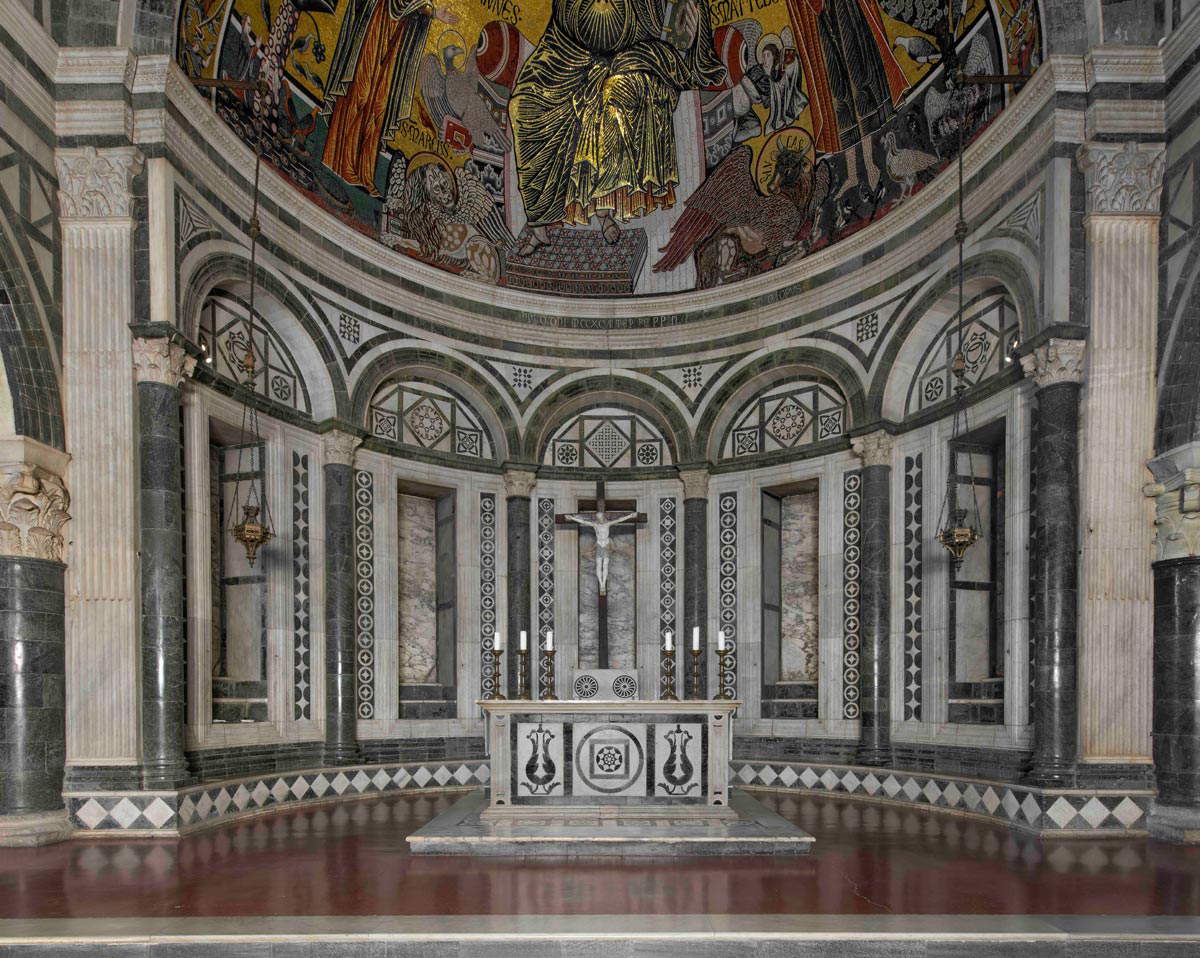 Restaurierungsarbeiten: die Apsis Restaurierungsarbeiten: die Apsis