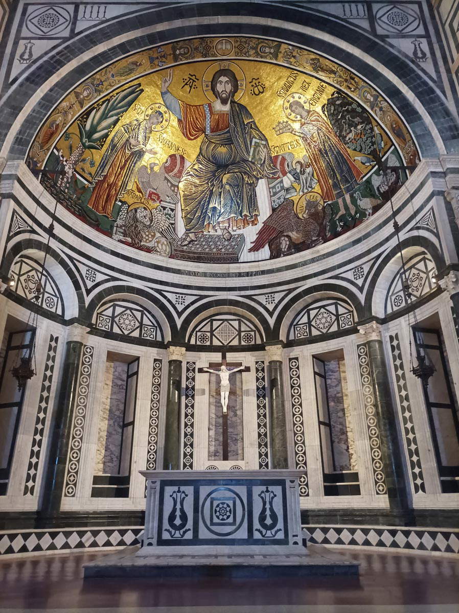 Restaurierungsarbeiten: die Apsis Restaurierungsarbeiten: die Apsis