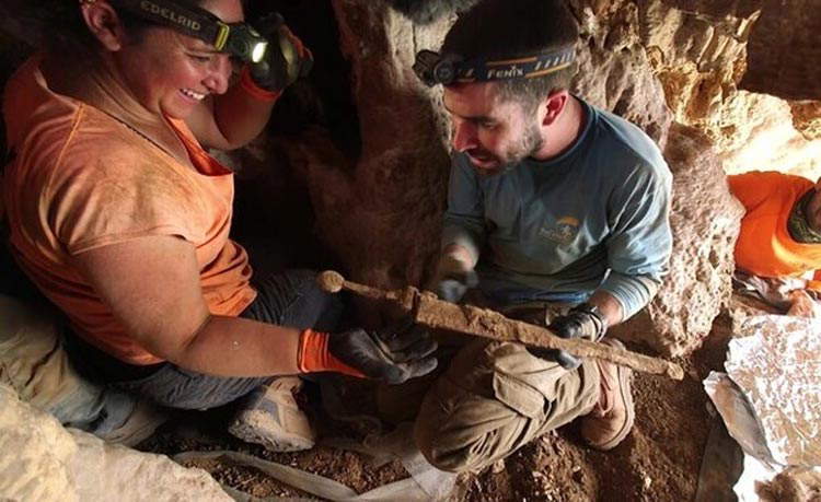 Israel, important and rare archaeological discovery: four Roman swords found