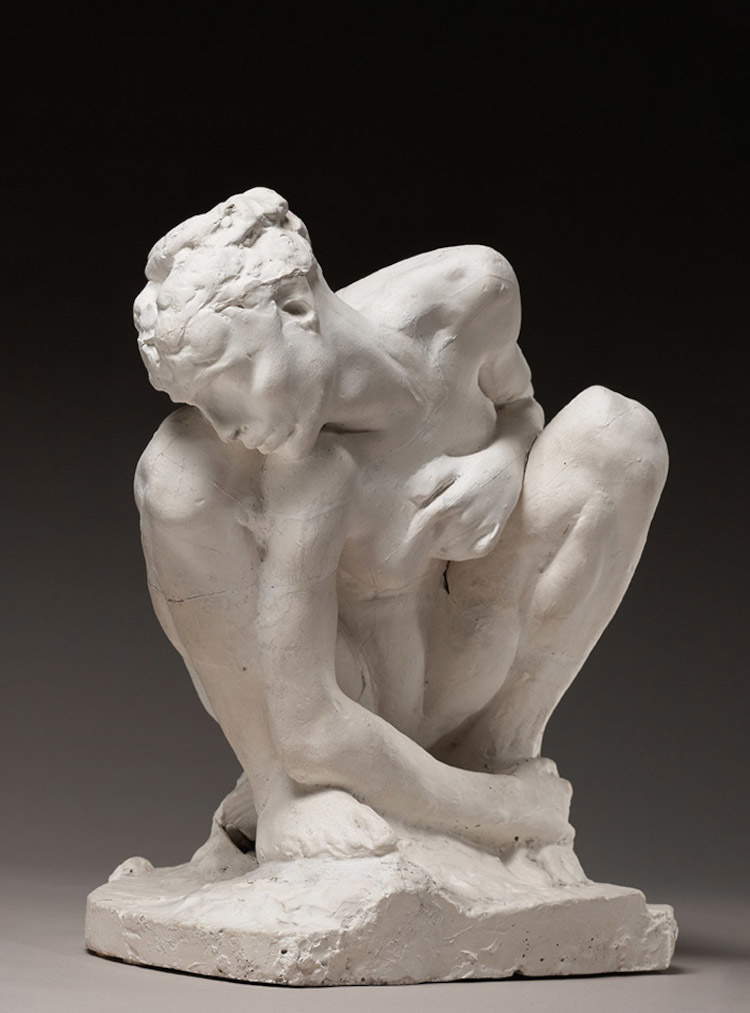 Auguste Rodin, Donna accovacciata, modello piccolo (1881-1882; gesso, 32 x 29,2 x 21,3 cm; Parigi, Musée Rodin) © Musée Rodin. Foto di Christian Baraja