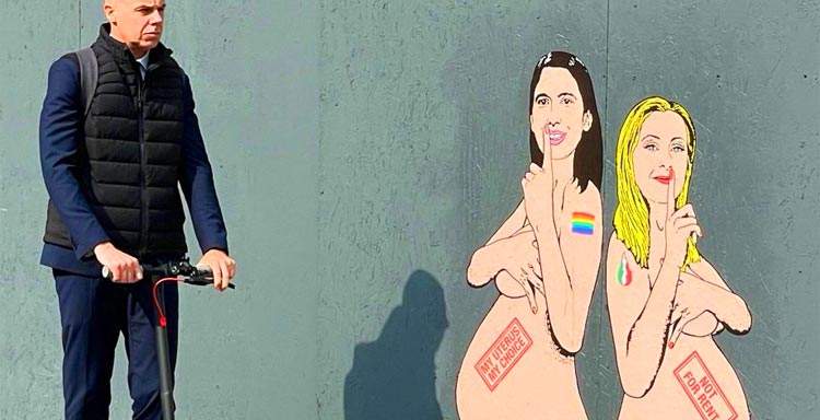 Elly Schlein e Giorgia Meloni nude e incinte: a Milano un murale sulla maternità