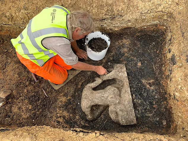 Angleterre, découverte d'une statue romaine rare et précieuse du dieu Triton