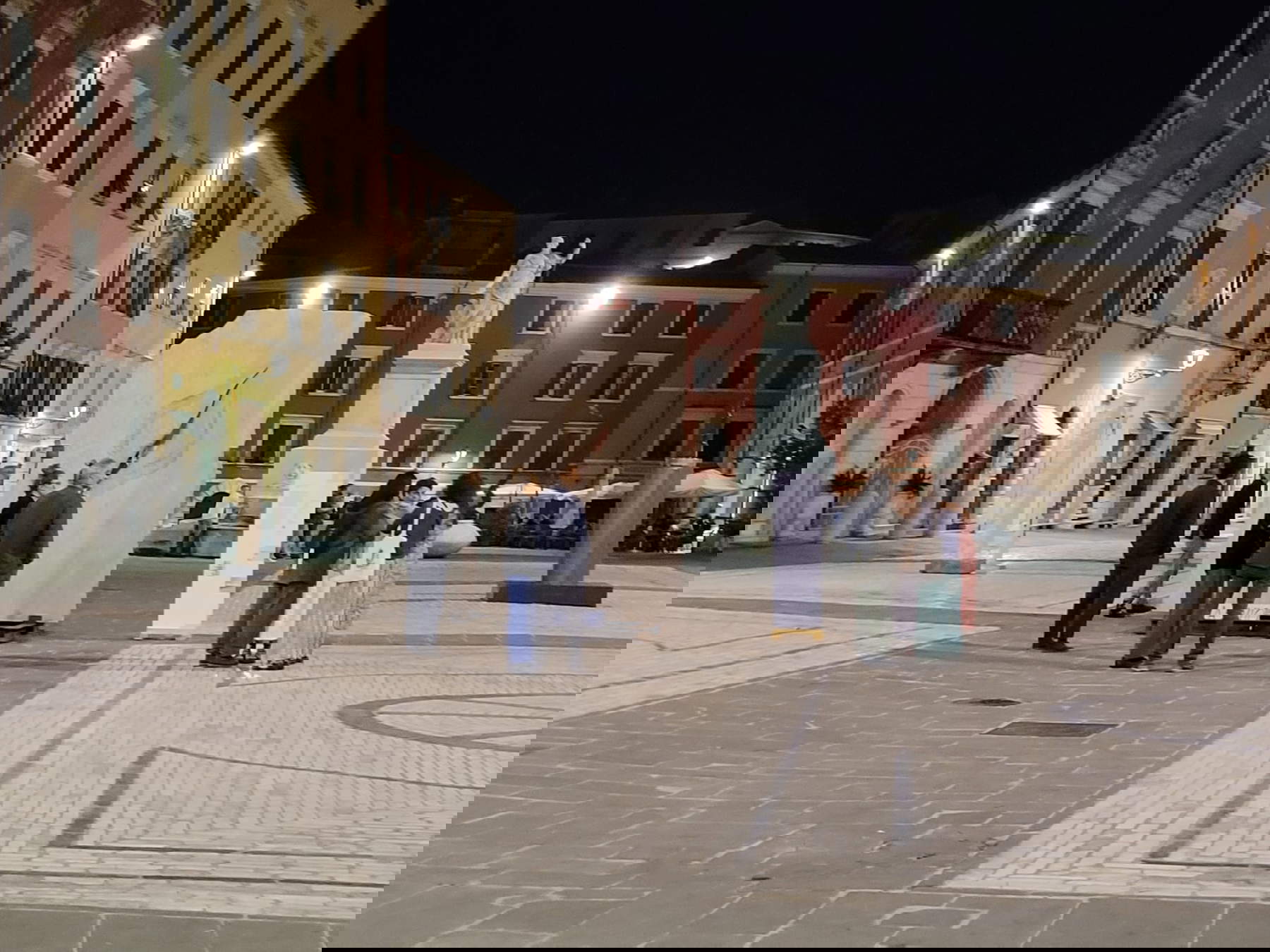 Silvio honoré par un vagin géant