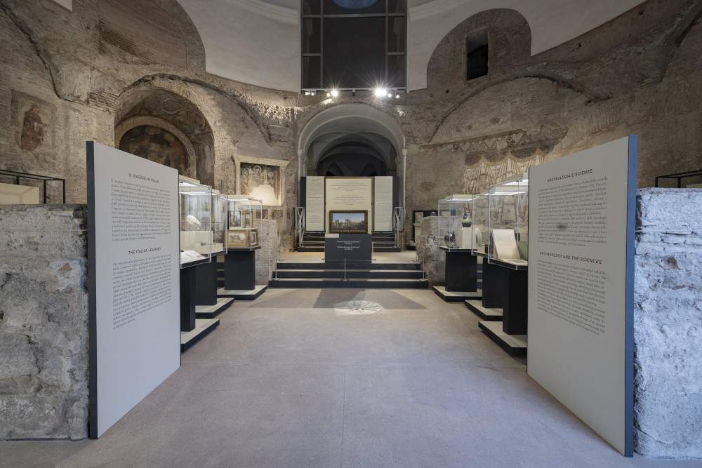 Al Tempio di Romolo un nuovo allestimento per scoprire com'era l'area del Foro Romano prima degli scavi 