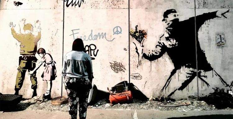 Banksy, une exposition immersive à Bologne avec des reproductions grandeur nature de peintures murales