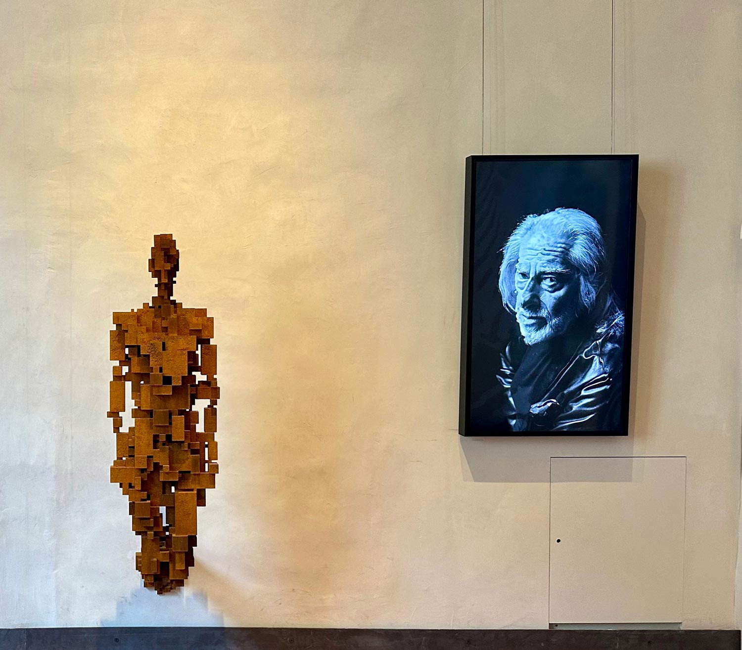 Uffizi, the rooms of artists' portraits. Uffizi, the rooms of artists' portraits.