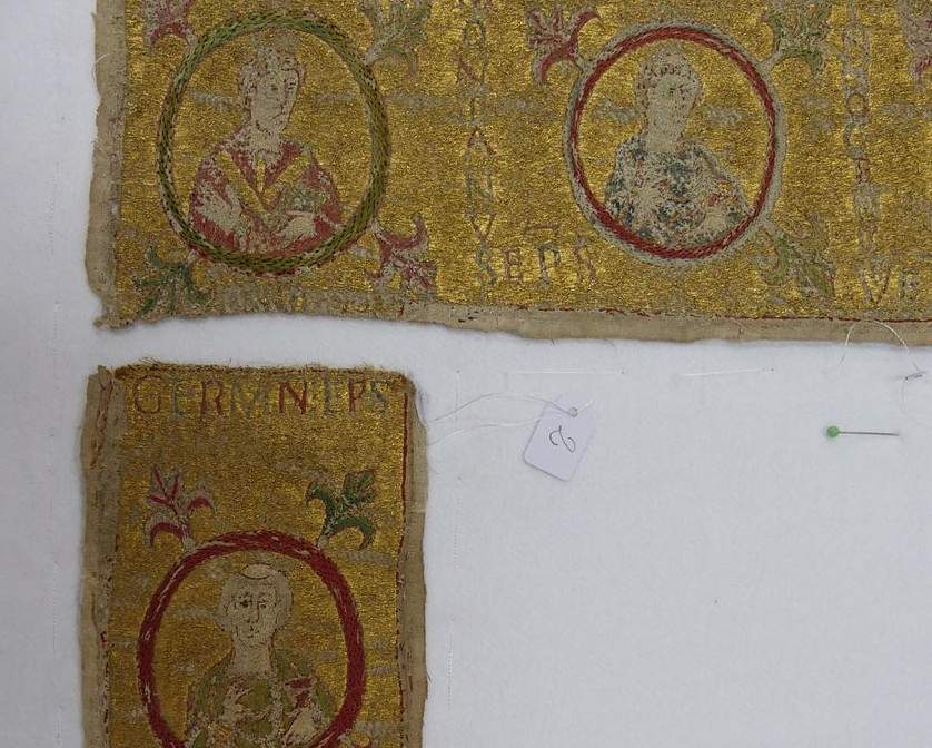 Le voile de classe, un ancien objet textile brodé, retourne au musée national de Ravenne 