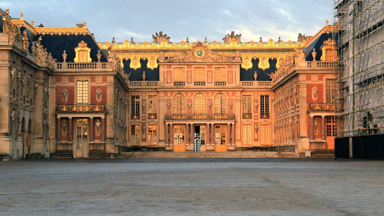 Versailles, scoppia il caso del curatore che organizzava incontri privati a pagamento