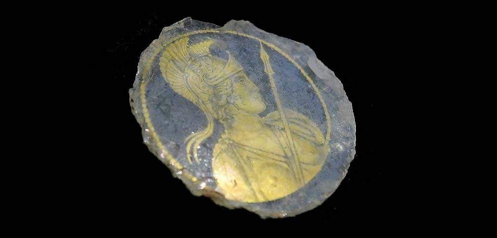 Rome, rare glass with portrait of goddess Rome found: no similar objects known