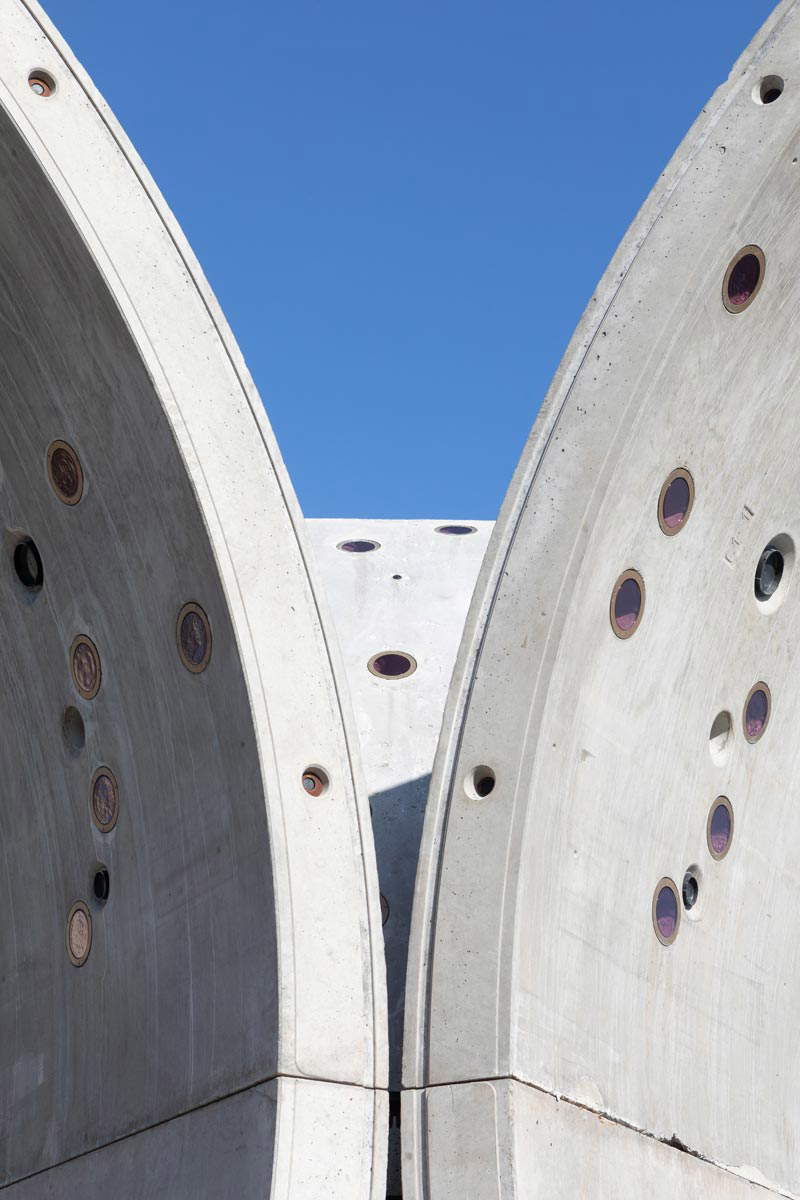 Virginia Overton, Tulpe (2022). Foto: Daniele Molajoli. Mit freundlicher Genehmigung der Künstlerin und Hypermaremma