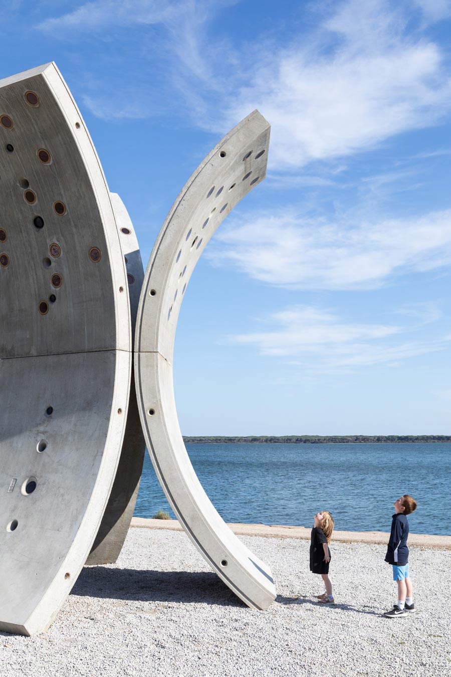 Virginia Overton, Tulpe (2022). Foto: Daniele Molajoli. Mit freundlicher Genehmigung der Künstlerin und Hypermaremma