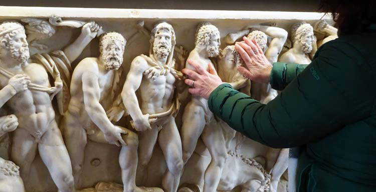 Mantova, visite tattili a Palazzo Ducale permetteranno di toccare le opere