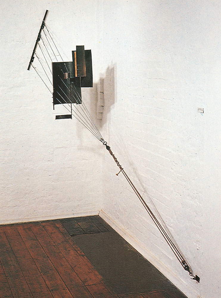 Vladimir Tatlin, Gegenrelief der Ecke (1915; Eisen, Kupfer, Holz und Seil, 71 x 118 cm; St. Petersburg, Russisches Museum) Vladimir Tatlin, Gegenrelief der Ecke (1915; Eisen, Kupfer, Holz und Seil, 71 x 118 cm; St. Petersburg, Russisches Museum)
