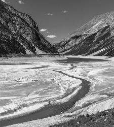 L'acqua è più preziosa dei diamanti: lo sfruttamento del suolo italiano in mostra