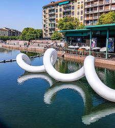 Milano, le grandi sculture gonfiabili di Franco Mazzucchelli in Darsena e in Triennale