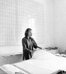 Tra segno e silenzio, l'arte di Irma Blank in mostra al Castello di Miradolo