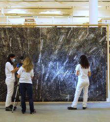 Al MAXXI si restaura una grande opera di Anselm Kiefer. Il pubblico può vedere i lavori