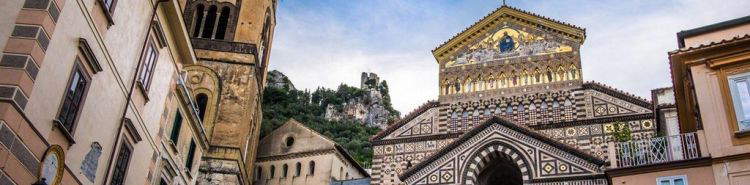 Die Kathedrale von Amalfi, die prächtige Kathedrale auf den Stufen