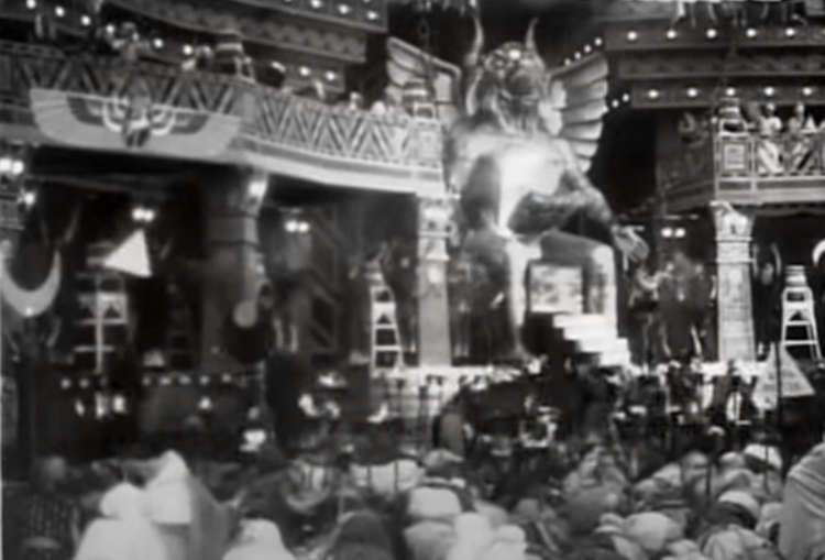 Frame from the scene of Moloch in Cabiria (1914) Frame from the scene of Moloch in Cabiria (1914)