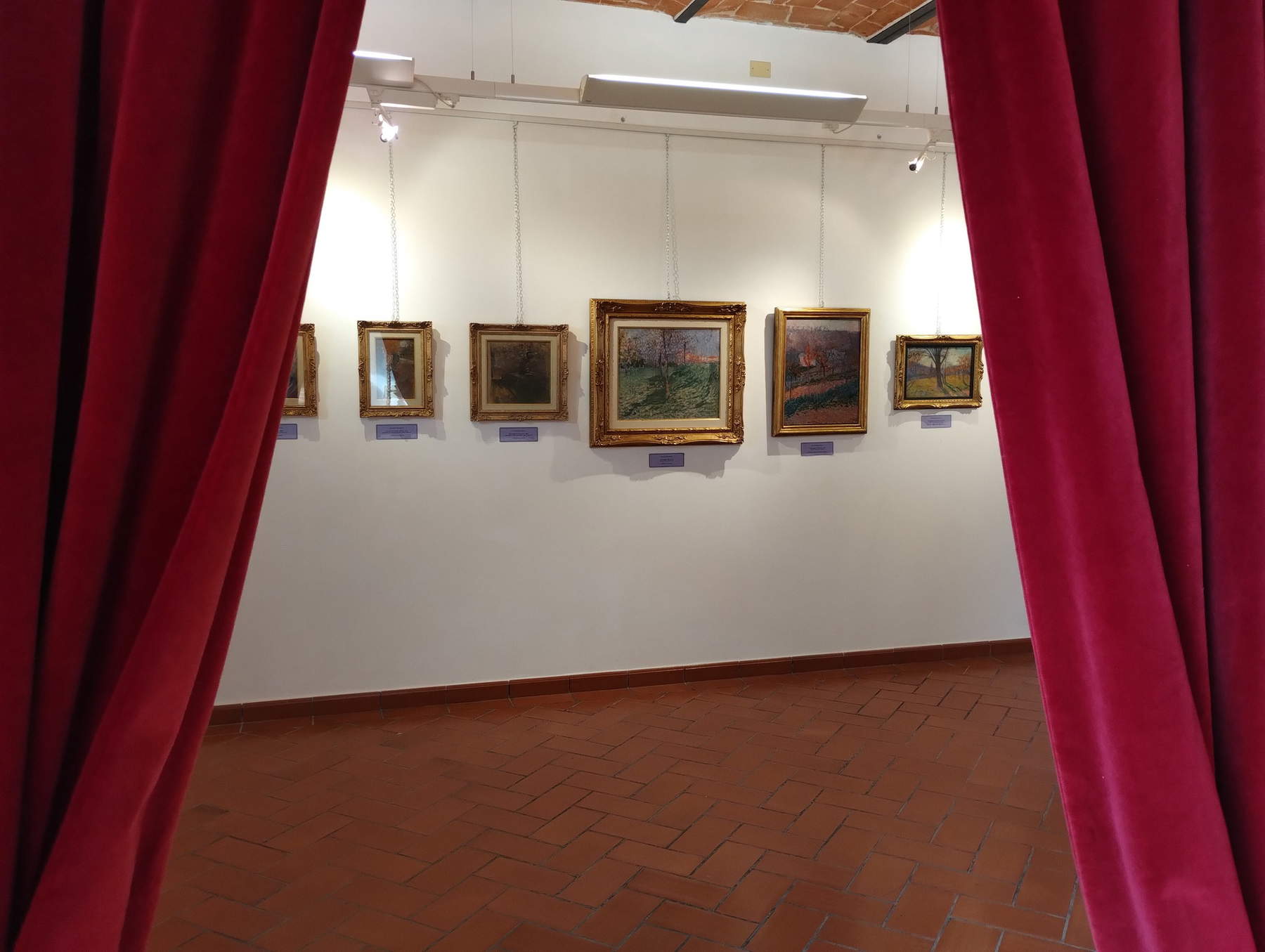Ausstellungsaufbau Serafino Macchiati. Ich und die Anderen