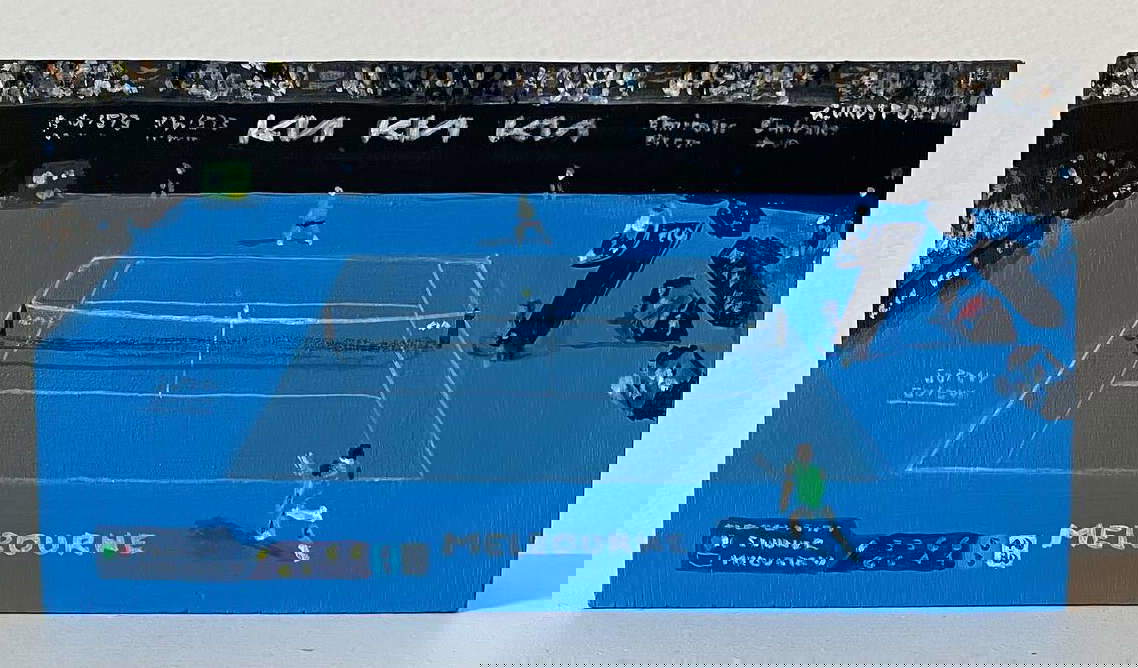 Simone Tribuiani, Sinner Medvedev Championship Point II (2024; Acryl auf Tafel, 15,5x8,8 cm) Simone Tribuiani, Sinner Medvedev Championship Point II (2024; Acryl auf Tafel, 15,5x8,8 cm)