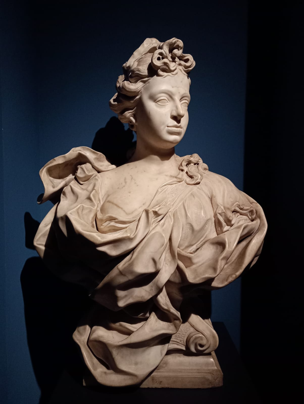Domenico Parodi, Porträt von Elisabetta Farnese (zweites Jahrzehnt des 18. Jahrhunderts; Marmor, 85 x 60 cm; Piacenza, Institut Gazzola, Leihgabe des Museo della Fondazione Istituto Gazzola im Palazzo Farnese) Domenico Parodi, Porträt von Elisabetta Farnese (zweites Jahrzehnt des 18. Jahrhunderts; Marmor, 85 x 60 cm; Piacenza, Institut Gazzola, Leihgabe des Museo della Fondazione Istituto Gazzola im Palazzo Farnese)