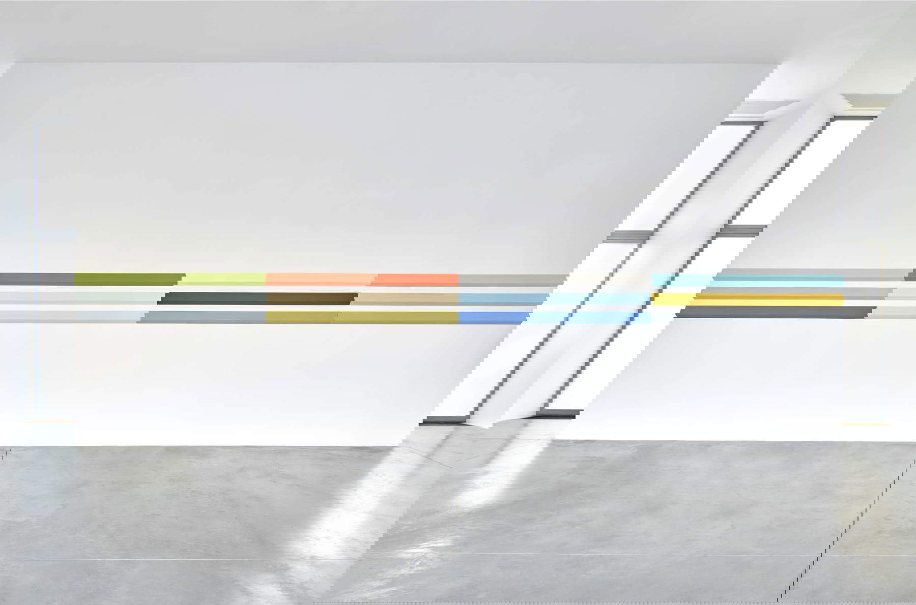 Julian Dal Molin, Fregio (2018; tecnica mista, 12 elementi, 64 x 985 cm)