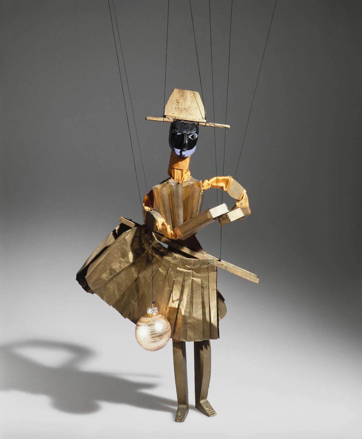 Aleksandra Aleksandrovna Ekster, Colombine (1926, marioneta, producción 2017; PLA impreso, madera pintada, metal, latón, tela pintada, plástico, color acrílico; Zúrich, Universidad de las Artes de Zúrich, Museo del Diseño de Zúrich, Colección de Artes Aplicadas). Aleksandra Aleksandrovna Ekster, Colombine (1926, marioneta, producción 2017; PLA impreso, madera pintada, metal, latón, tela pintada, plástico, color acrílico; Zúrich, Universidad de las Artes de Zúrich, Museo del Diseño de Zúrich, Colección de Artes Aplicadas).