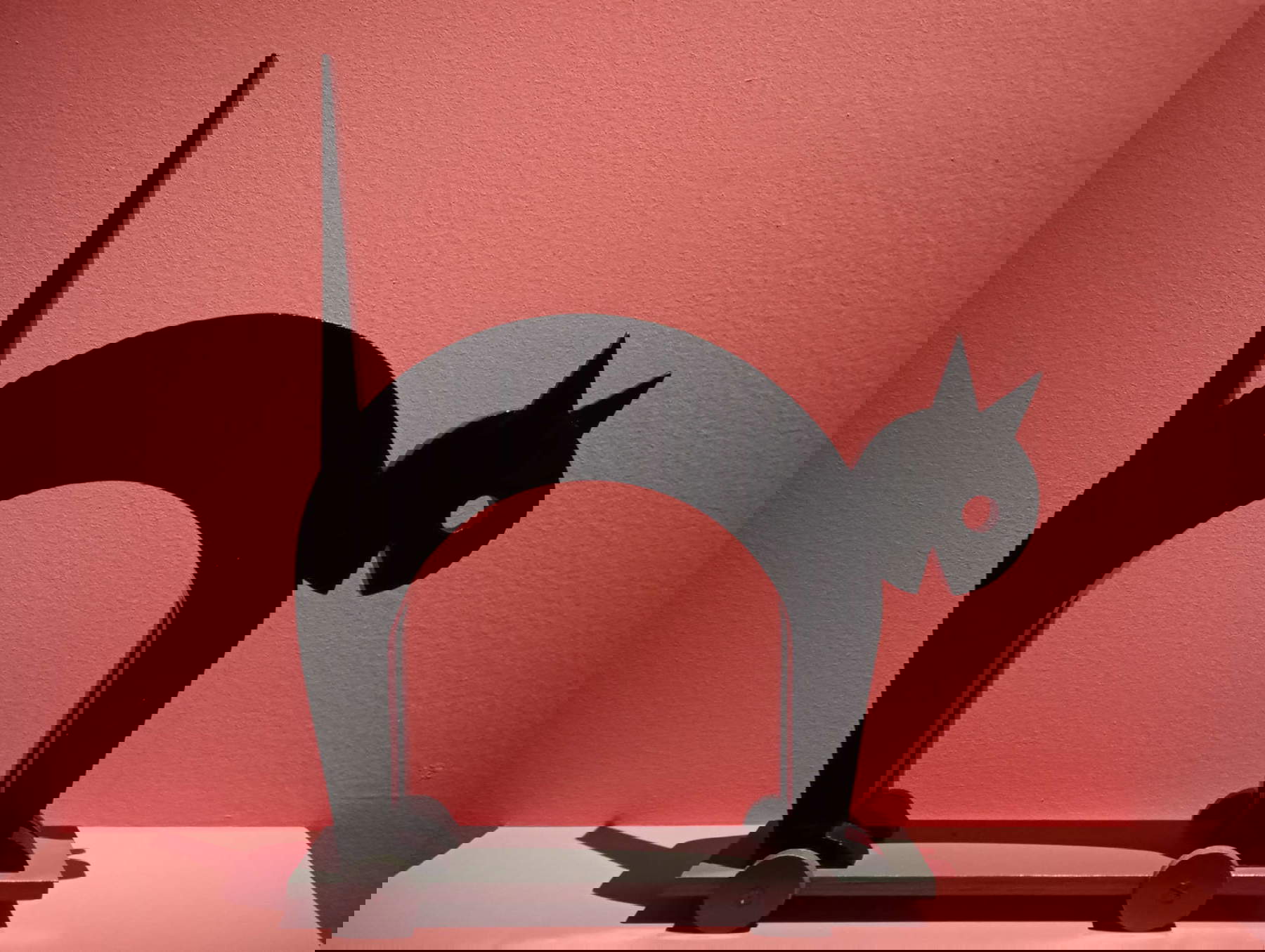 Fortunato Depero, Gato, Marionetas de las Danzas Plásticas (1918, reconstrucción 1980; madera; Rovereto; Mart, Museo de Arte Moderno y Contemporáneo de Trento y Rovereto - Fondo Depero) Fortunato Depero, Gato, Marionetas de las Danzas Plásticas (1918, reconstrucción 1980; madera; Rovereto; Mart, Museo de Arte Moderno y Contemporáneo de Trento y Rovereto - Fondo Depero)