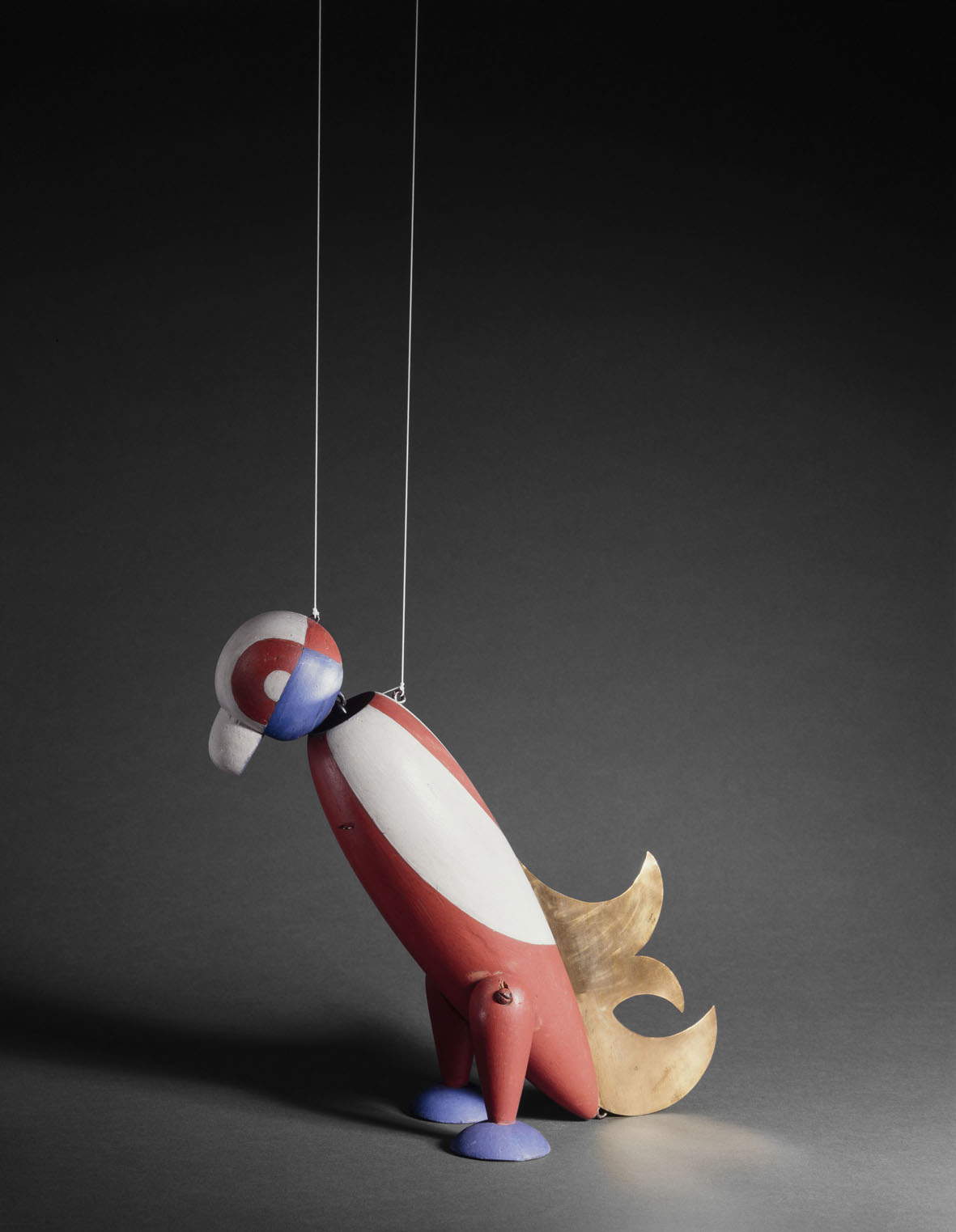 Sophie Taeuber-Arp, Loro, marioneta para El rey ciervo (1918, reproducción 1993; madera torneada y pintada, placa de latón; Zúrich, Universidad de las Artes de Zúrich, Museo de Diseño de Zúrich, Colección de Artes Aplicadas) Sophie Taeuber-Arp, Loro, marioneta para El rey ciervo (1918, reproducción 1993; madera torneada y pintada, placa de latón; Zúrich, Universidad de las Artes de Zúrich, Museo de Diseño de Zúrich, Colección de Artes Aplicadas)