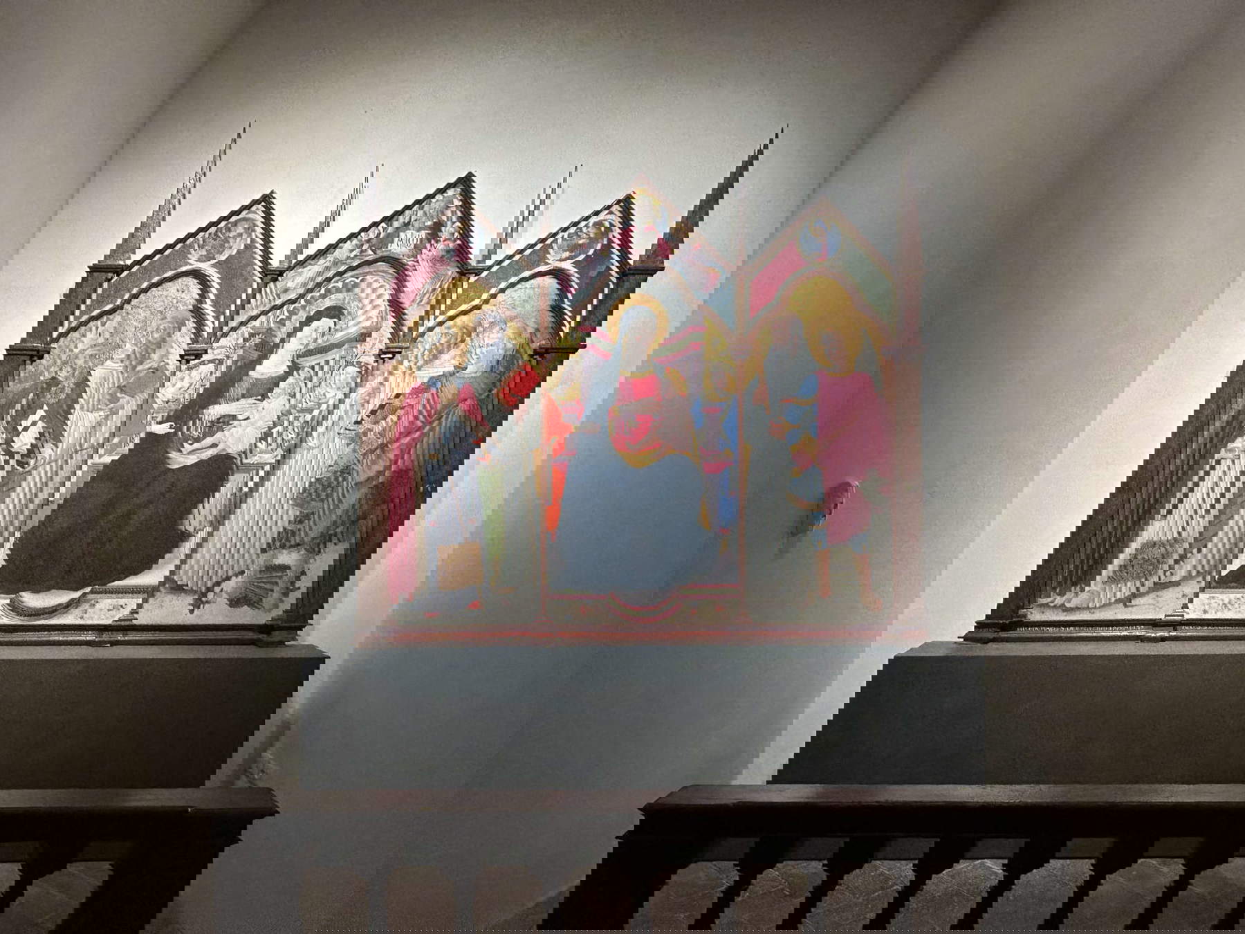 The polyptych with the Madonna and Child and Saints attributed to Giuliano Amidei and displayed in the room where Michelangelo was born