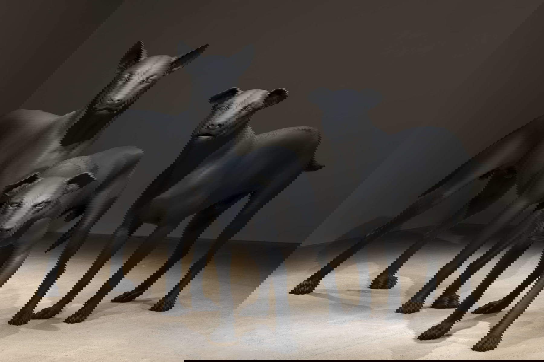 Ron Mueck, En Garde (2023 ; techniques mixtes, dimensions variables). Avec l'aimable autorisation de Thaddaeus Ropac. Photo : Marc Domage