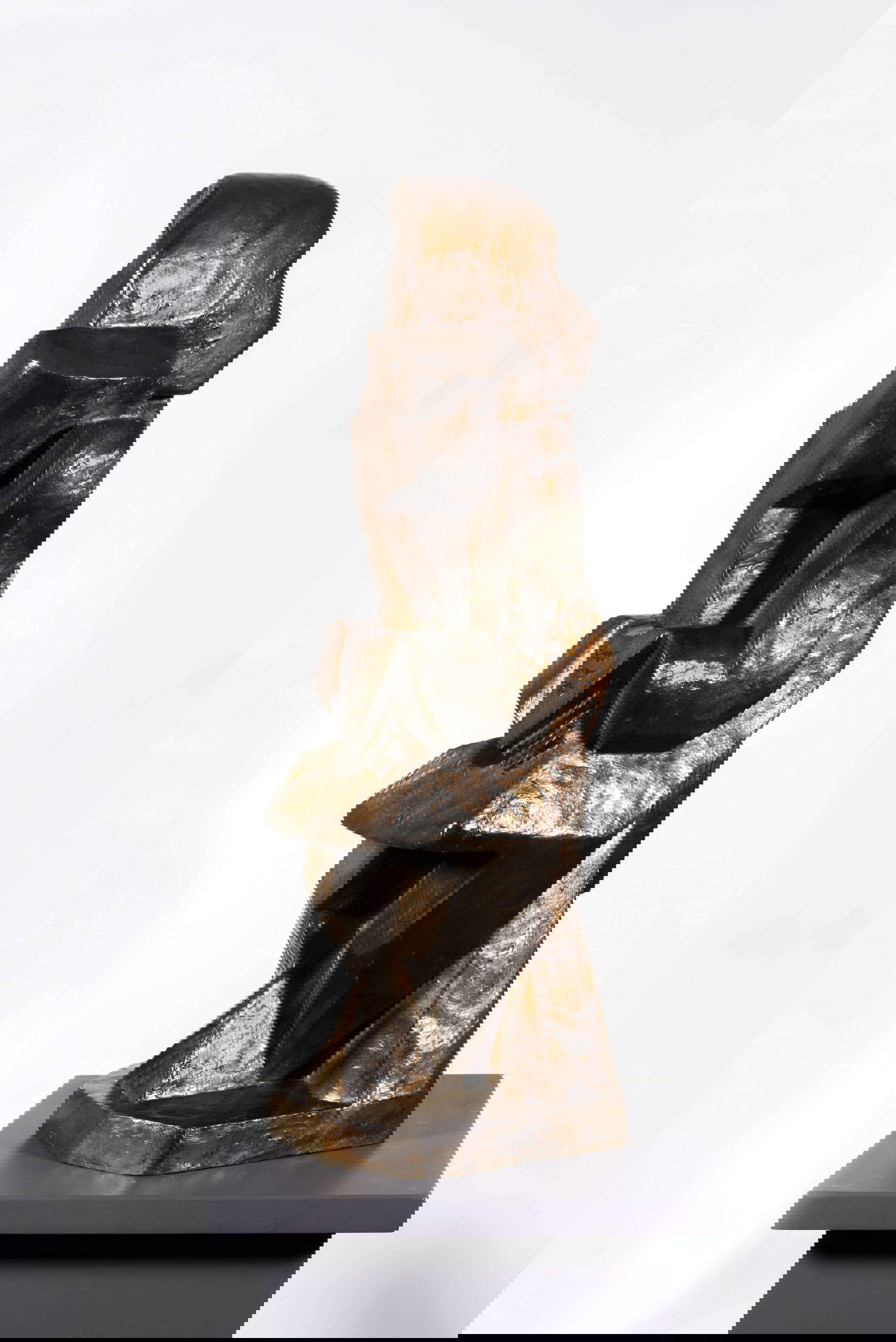 Jacques Lipchitz, La Liseuse II (1919; bronze, height 75.5 cm).