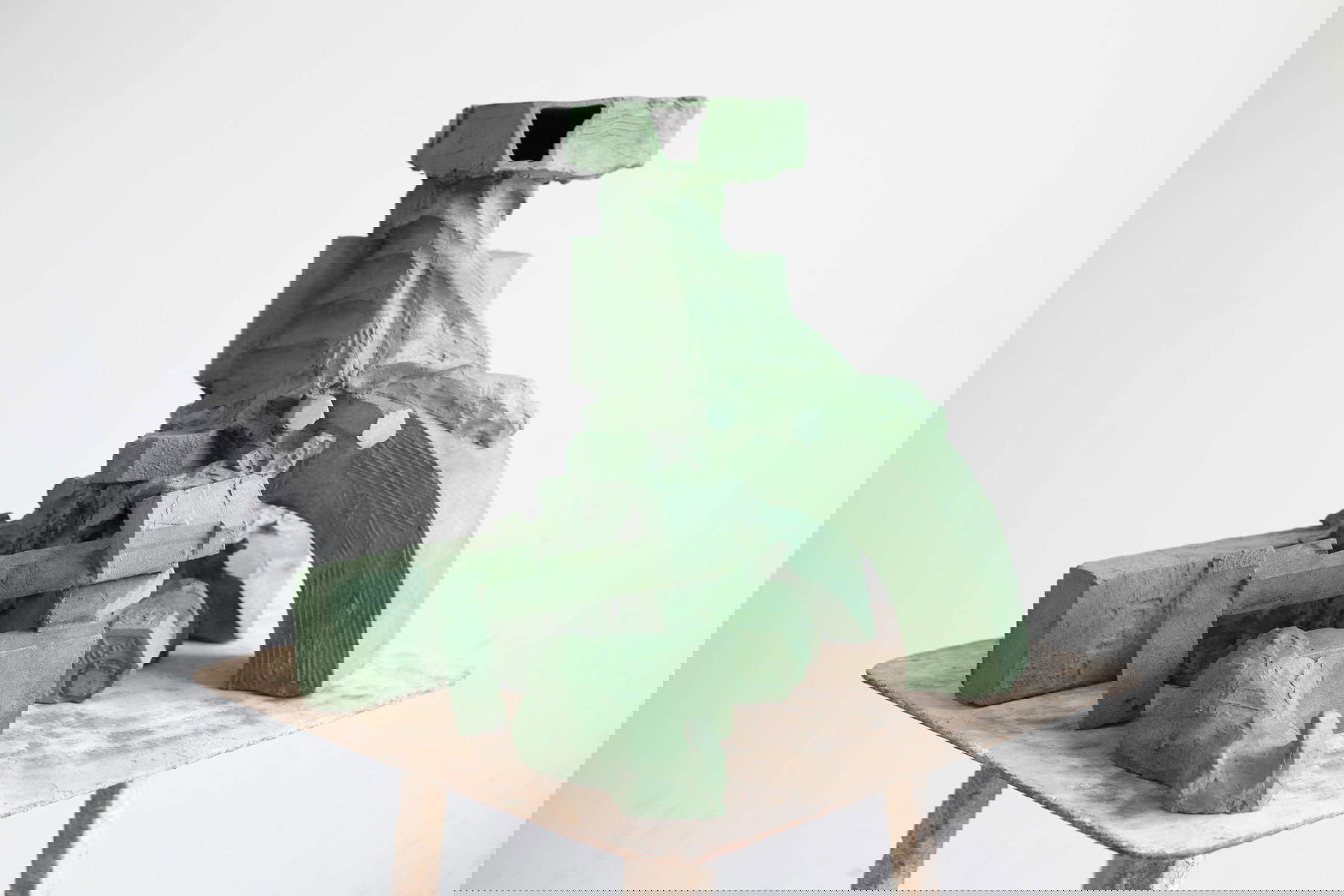 Ludovica Carbotta, One Thing After Another #1 (Paphos) (2022; bronce, 50 x 50 x 50 cm). Cortesía de la artista Ludovica Carbotta, One Thing After Another #1 (Paphos) (2022; bronce, 50 x 50 x 50 cm). Cortesía de la artista