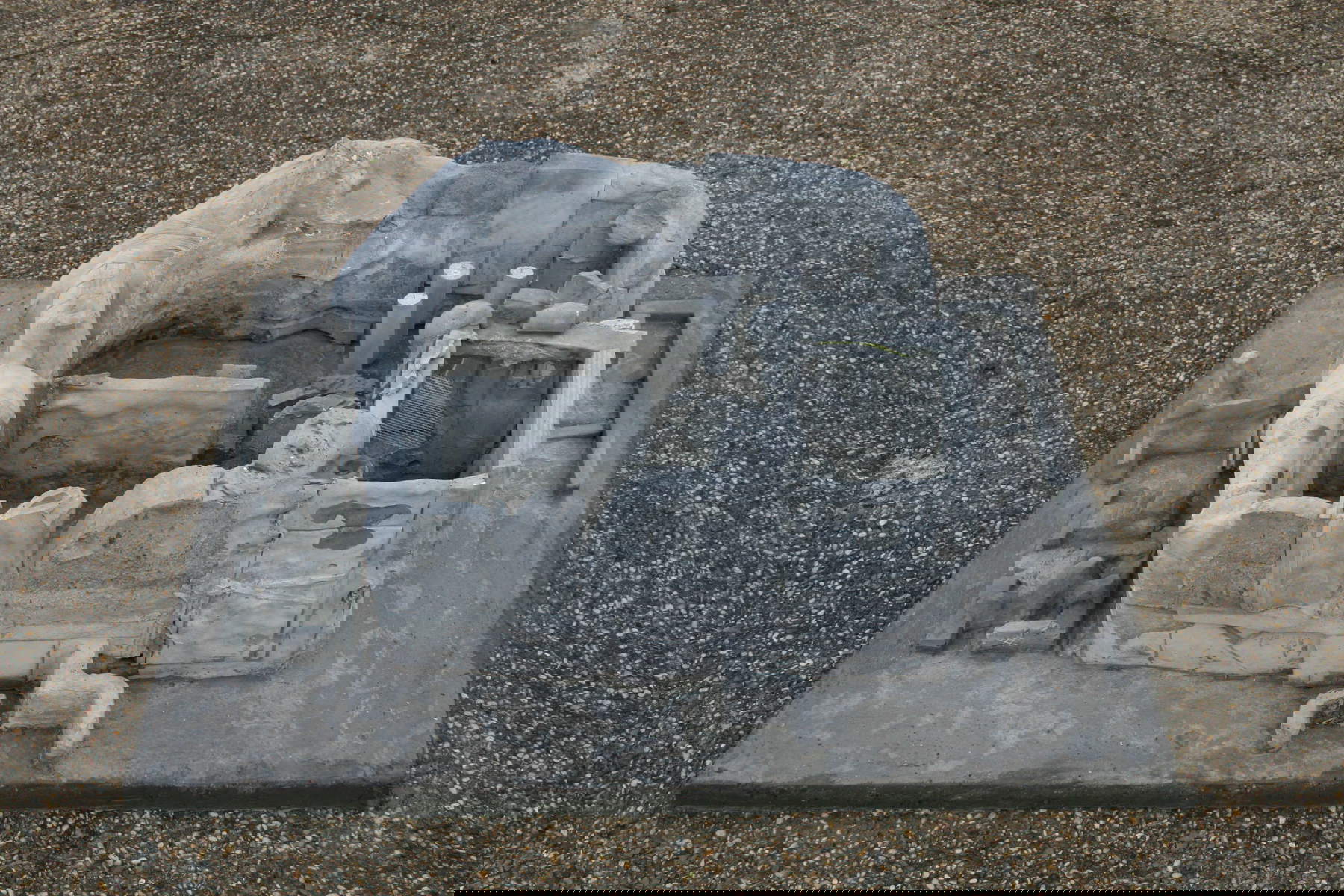 Ludovica Carbotta, Plenum (2015, hormigón, 40 x 60 x 80 cm. y audioguía, 6'46''). Cortesía de la artista Ludovica Carbotta, Plenum (2015, hormigón, 40 x 60 x 80 cm. y audioguía, 6'46''). Cortesía de la artista