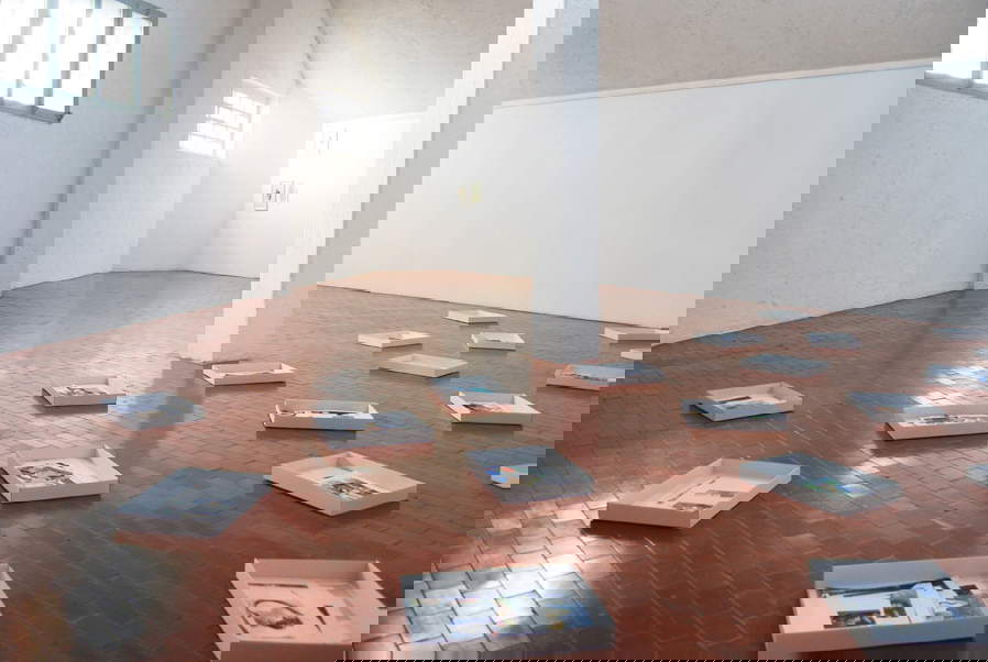 Cesare Biratoni, Niemand ist dümmer als ein Maler, 2013, Varese, Installationsansicht, Riss-e