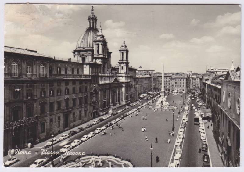 Foto storica del parcheggio presente in piazza Navona fino al 1968 Foto storica del parcheggio presente in piazza Navona fino al 1968