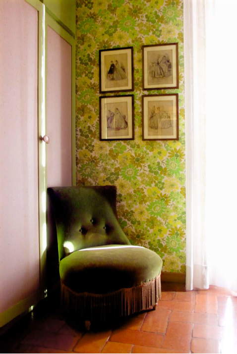 Giovanni Ozzola, Armchair in another room (2007; lambda print on Dibond, 184 x 125 cm) Giovanni Ozzola, Armchair in another room (2007; lambda print on Dibond, 184 x 125 cm)