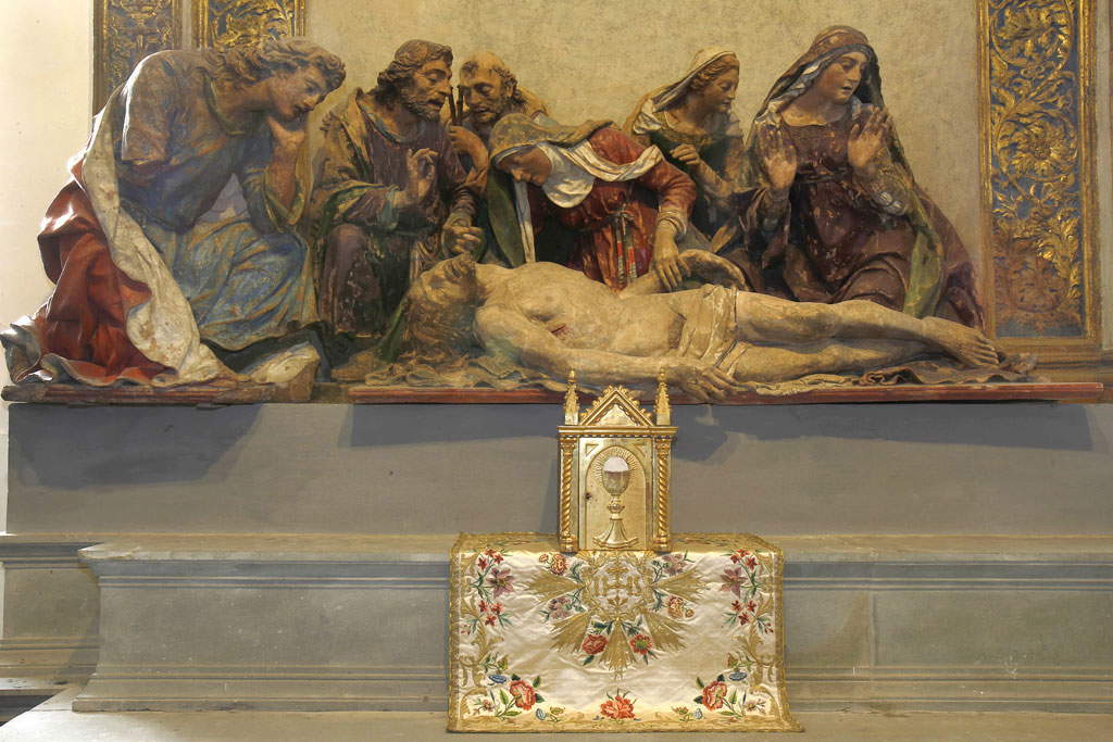 Giacomo Cozzarelli, Compianto sul Cristo morto (1515 circa; terracotta; Siena, Basilica di San Bernardino all’Osservanza). Foto: Viae / Opera Laboratori Giacomo Cozzarelli, Compianto sul Cristo morto (1515 circa; terracotta; Siena, Basilica di San Bernardino all’Osservanza). Foto: Viae / Opera Laboratori