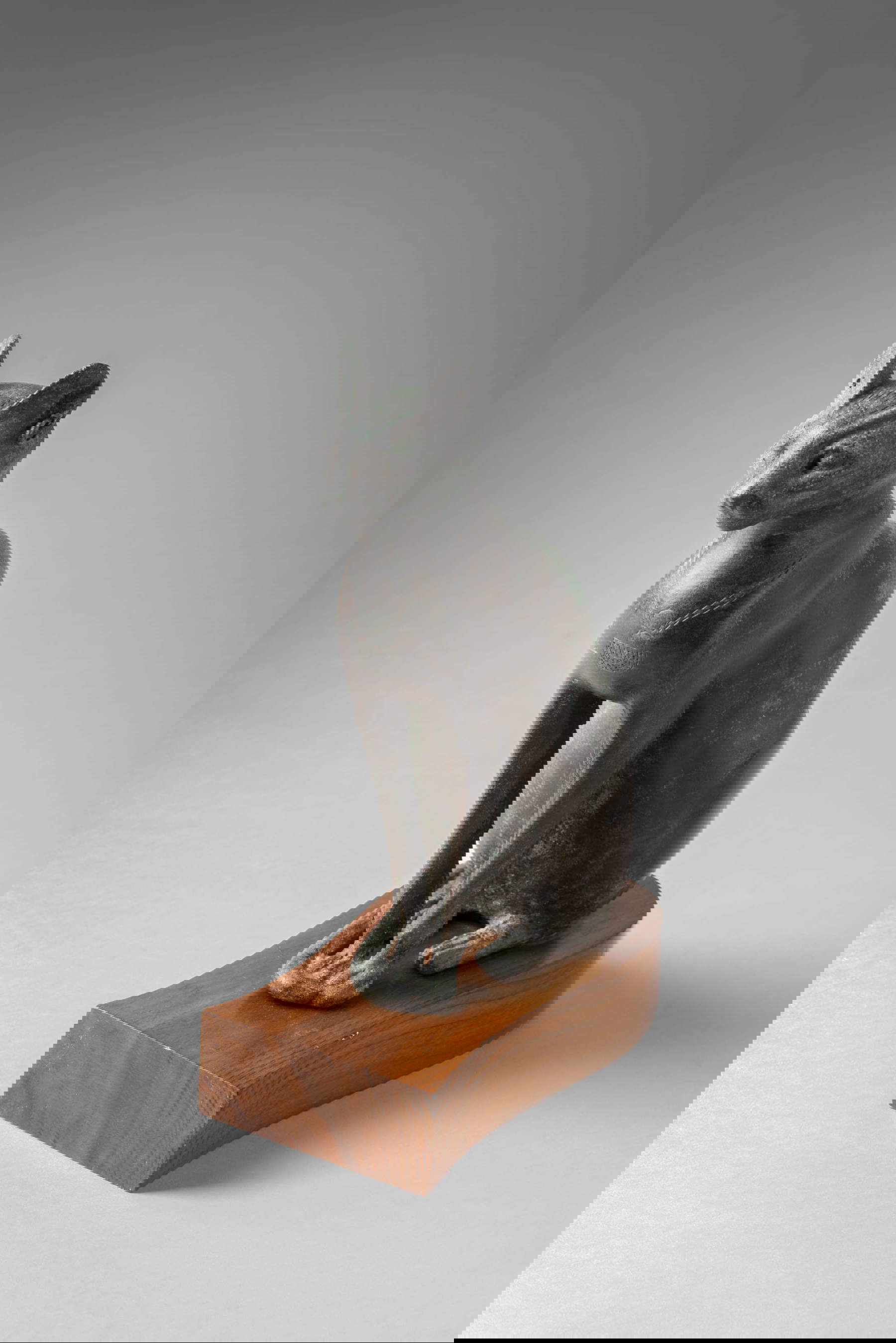 Art égyptien, figurine de chat (période tardive ; bronze, 20,58 x 7,2 x 11,5 cm ; Turin, Musée égyptien, inv. 886)