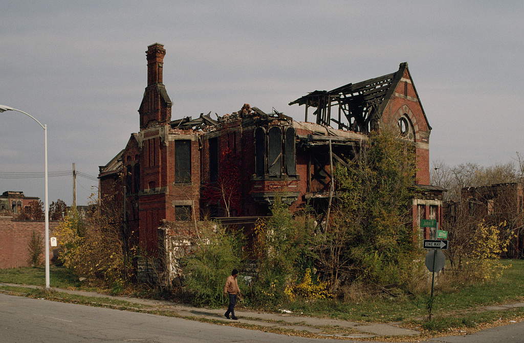 Camilo José Vergara, Ransom Gillis Mansion (1999; photograph) Camilo José Vergara, Ransom Gillis Mansion (1999; photograph)