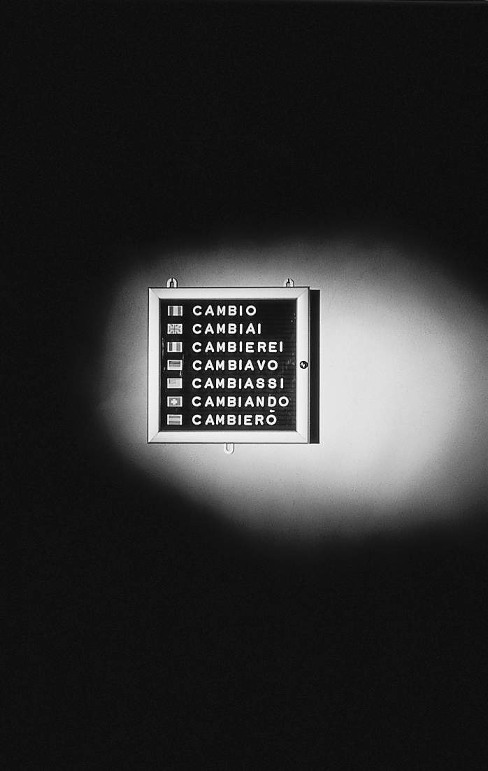 Luca Pancrazzi, Changing (1990 ; boîtier mural avec clé, 35 x 35 cm) Luca Pancrazzi, Changing (1990 ; boîtier mural avec clé, 35 x 35 cm)