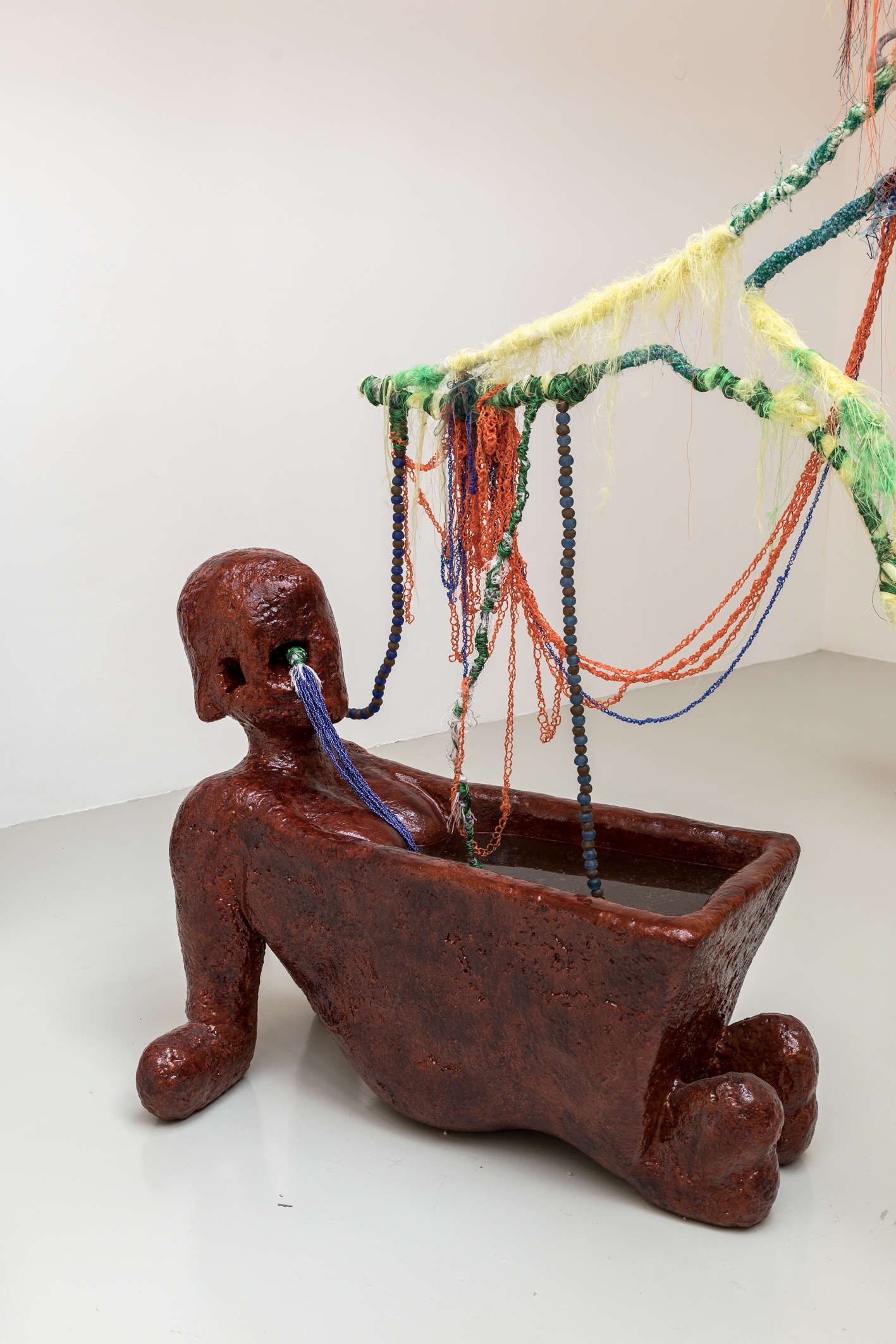 Julien Creuzet, Attila cataracte ta source aux pieds des pitons verts finira dans la grande mer gouffre bleu nous noyâmes dans les larmes marées de la lune (2024). Biennale de Venise, 60e édition, Pavillon français. Photo : Marco Zorzanello Julien Creuzet, Attila cataracte ta source aux pieds des pitons verts finira dans la grande mer gouffre bleu nous noyâmes dans les larmes marées de la lune (2024). Biennale de Venise, 60e édition, Pavillon français. Photo : Marco Zorzanello