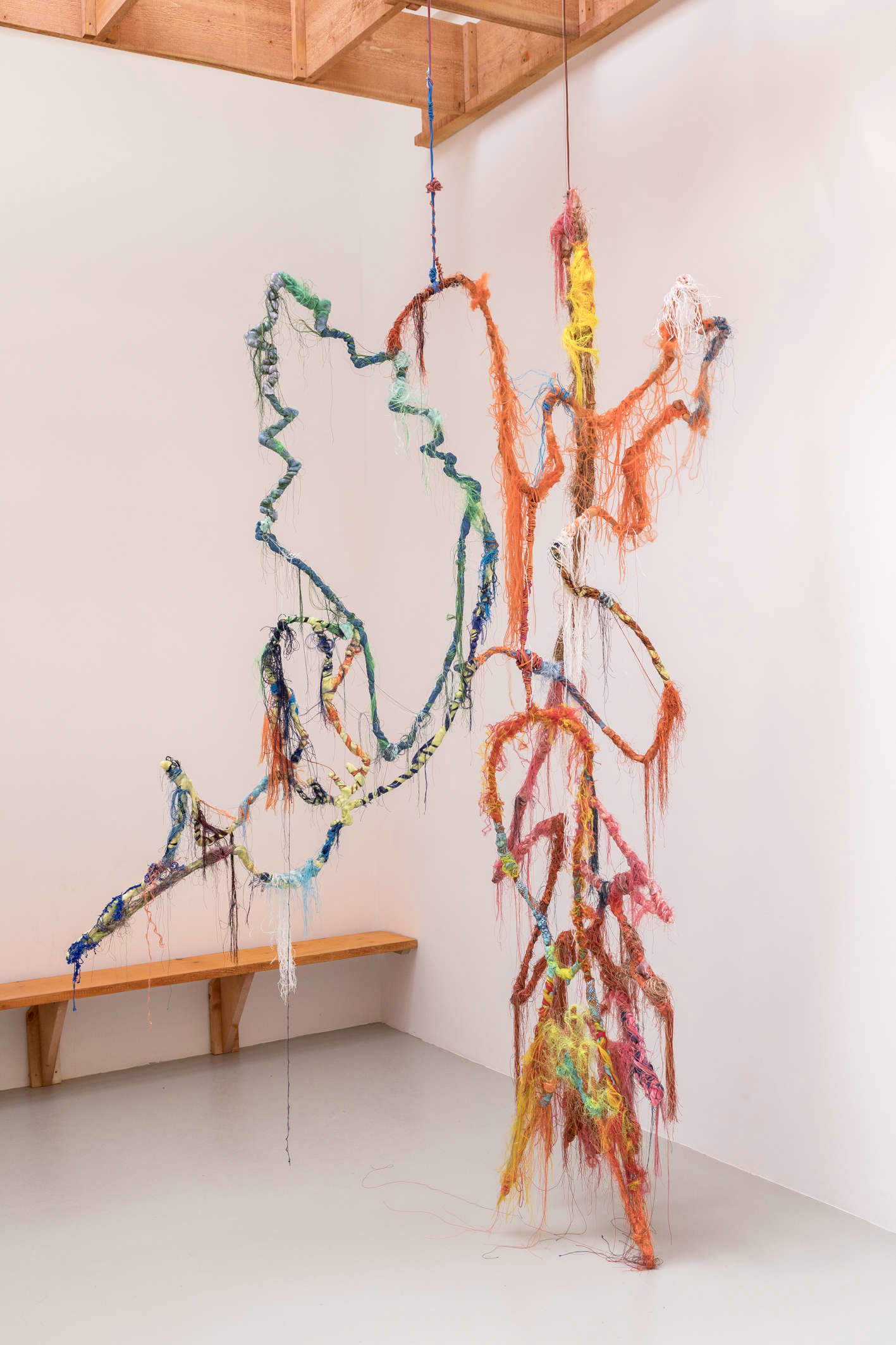 Julien Creuzet, Attila cataracte ta source aux pieds des pitons verts finira dans la grande mer gouffre bleu nous noyâmes dans les larmes marées de la lune (2024). Biennale de Venise, 60e édition, Pavillon français. Photo : Marco Zorzanello Julien Creuzet, Attila cataracte ta source aux pieds des pitons verts finira dans la grande mer gouffre bleu nous noyâmes dans les larmes marées de la lune (2024). Biennale de Venise, 60e édition, Pavillon français. Photo : Marco Zorzanello