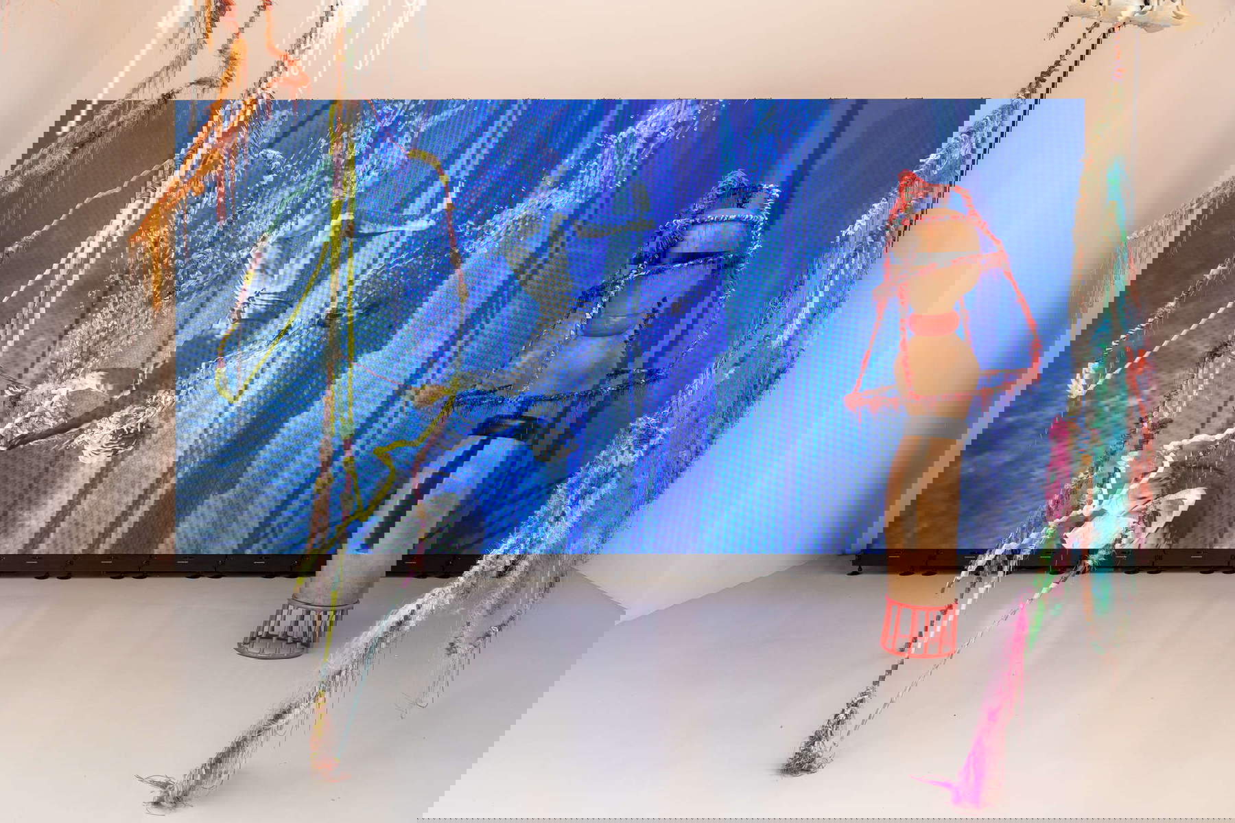 Julien Creuzet, Attila cataracte ta source aux pieds des pitons verts finira dans la grande mer gouffre bleu nous noyâmes dans les larmes marées de la lune (2024). Biennale de Venise, 60e édition, Pavillon français. Photo : Marco Zorzanello Julien Creuzet, Attila cataracte ta source aux pieds des pitons verts finira dans la grande mer gouffre bleu nous noyâmes dans les larmes marées de la lune (2024). Biennale de Venise, 60e édition, Pavillon français. Photo : Marco Zorzanello