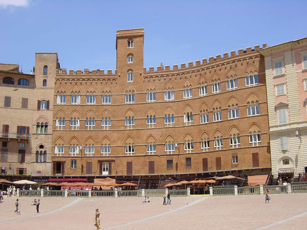 Palazzo Sansedoni, siège de la Fondation MPS. Photo : Diego Delso Palazzo Sansedoni, siège de la Fondation MPS. Photo : Diego Delso