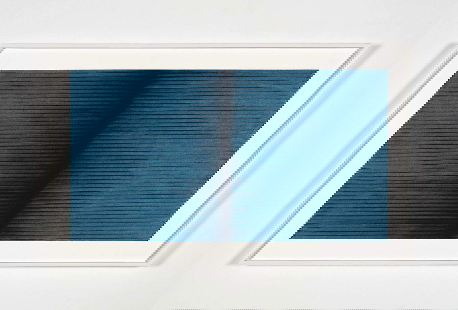 Irma Blank, Écrits radicaux (1991 ; huile sur carton, 34,4 x 63,9 cm)