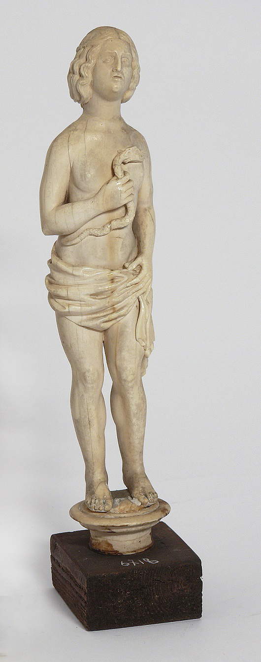 Kleopatra, gebissen vom Aspisvogel (16. Jahrhundert, aus der Sammlung der Benediktiner; Elfenbein; Catania, Museo Civico di Castello Ursino) Kleopatra, gebissen vom Aspisvogel (16. Jahrhundert, aus der Sammlung der Benediktiner; Elfenbein; Catania, Museo Civico di Castello Ursino)